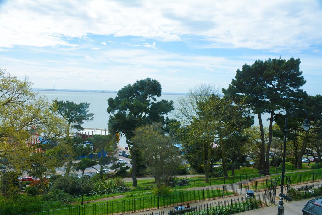 Pier View Self Catering Luxury Apartments Southend-on-Sea Exterior photo